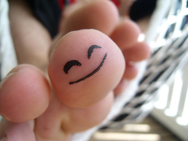Happy Toe by Grodden on