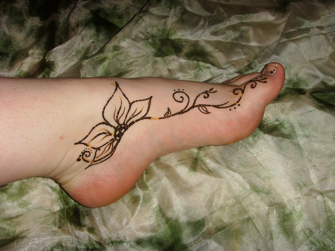 Flower Doodle on foot - flower tattoo