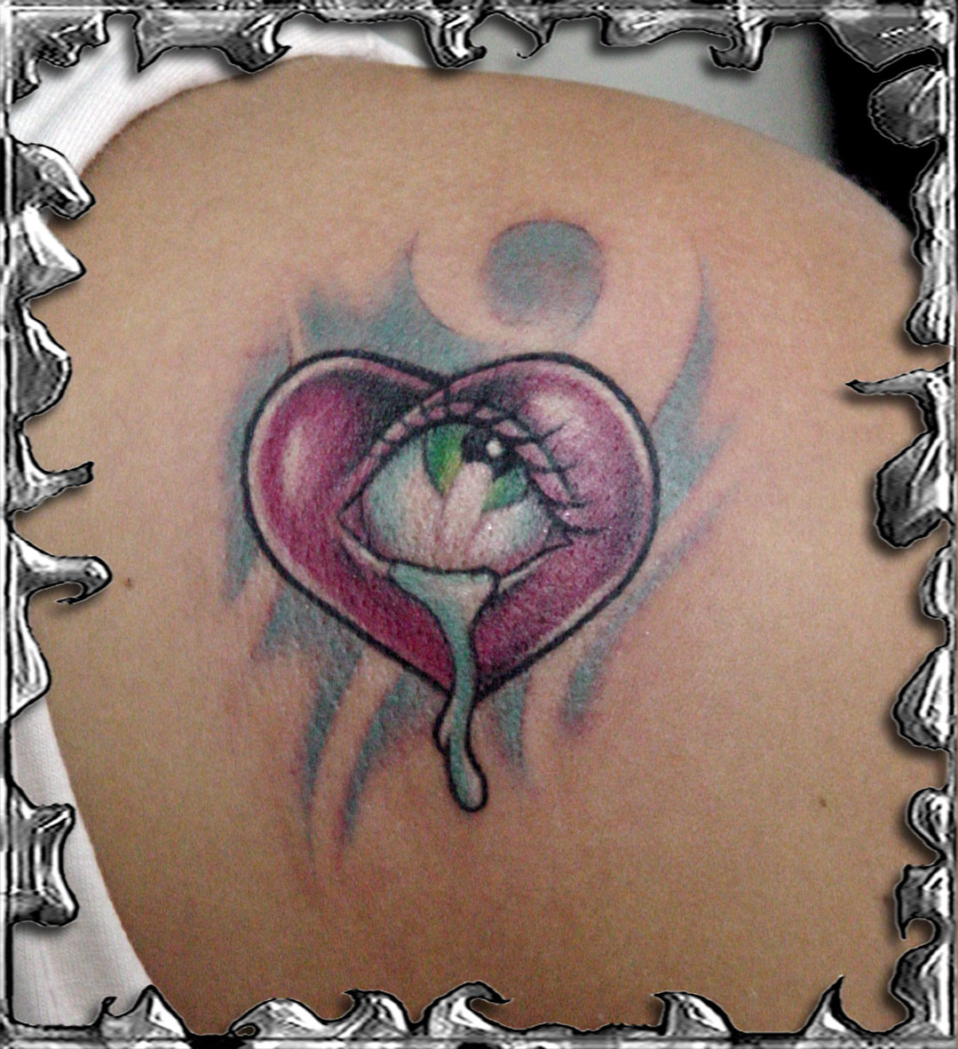 http://fc07.deviantart.net/fs20/f/2007/288/d/5/Crying_Heart___tattoo_by_mojotatboy.jpg