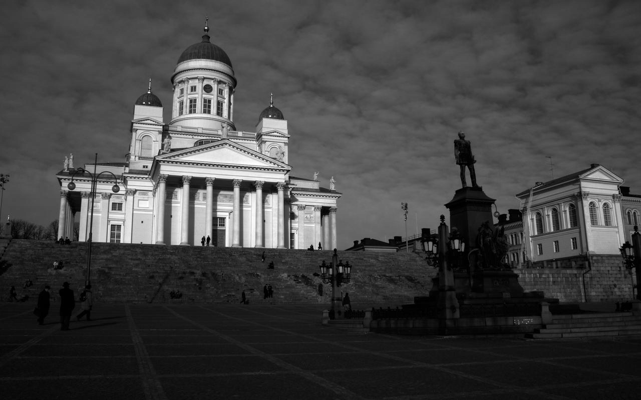 Helsinki_Lutheran_Cathedral_by_Viltzu86.jpg