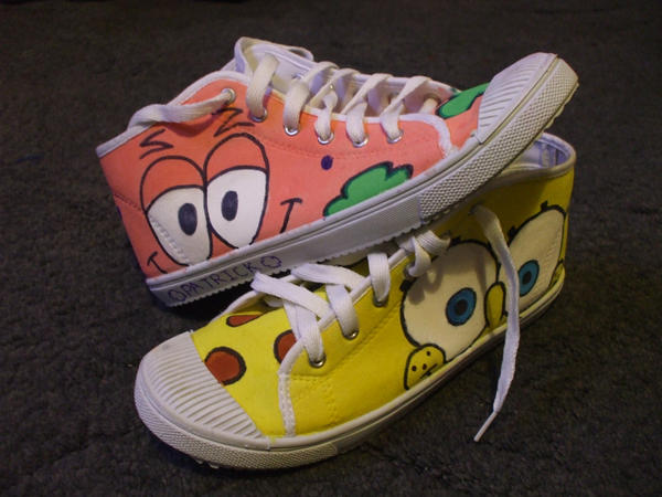 http://fc07.deviantart.net/fs42/i/2009/074/c/2/Spongebob_shoes_by_AppolloChan.jpg