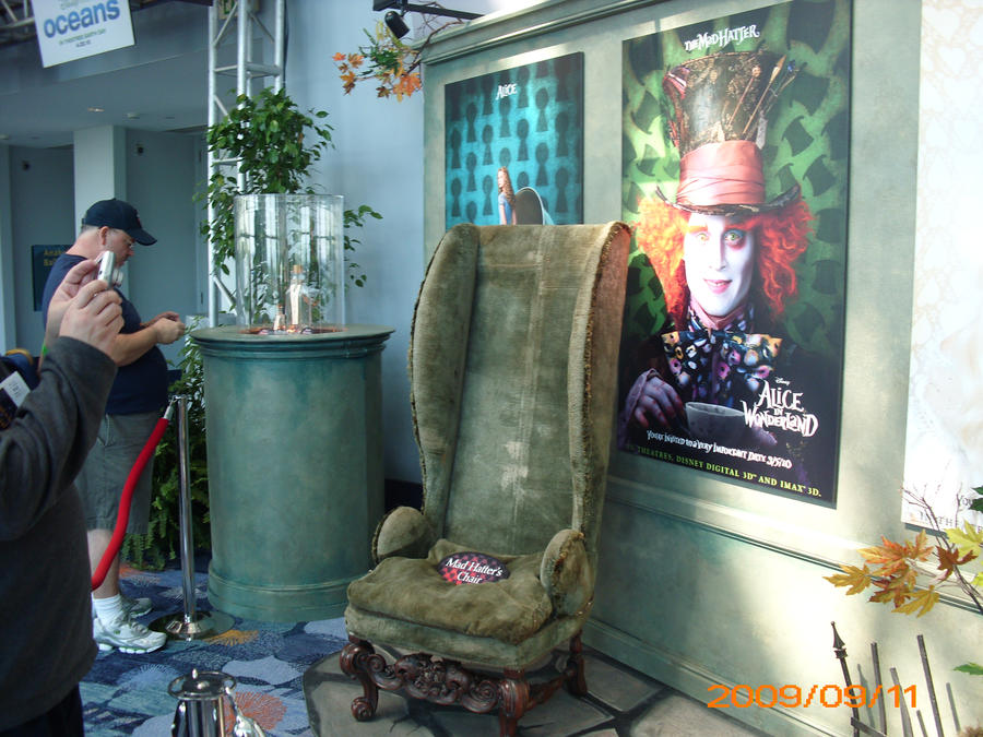The_Mad_Hatter__s_Chair_by_FanOingo.jpg