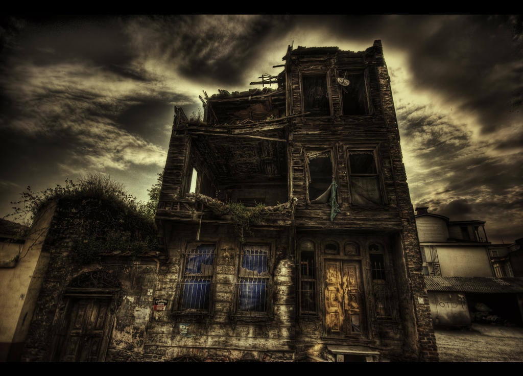 Do_you_like_scary_movies_HDR_by_ISIK5.jpg