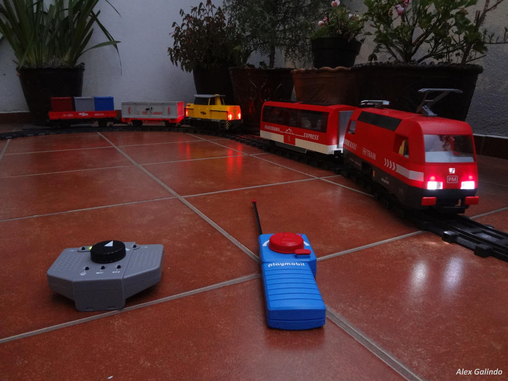 trenes_playmobil_con_luz_by_aioros87-d7t