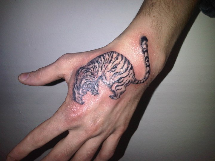 Tiger on Hand tattoo - Kaplan by baranoid