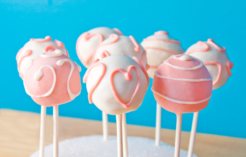 happy_cake_pops_by_theaquallama-d5470qp