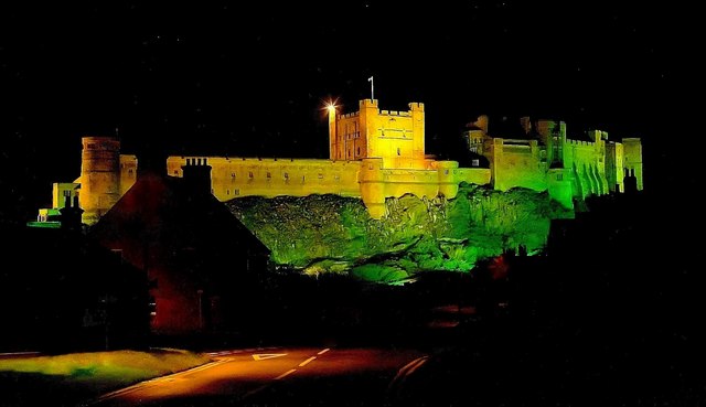 bamburgh_castle_night_by_lmmphotos-d7prp9b