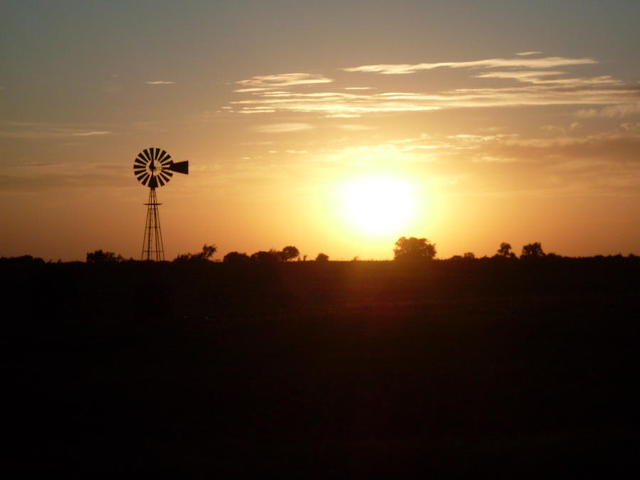Kansas_Sunset_by_ChloeIGiggle.jpg