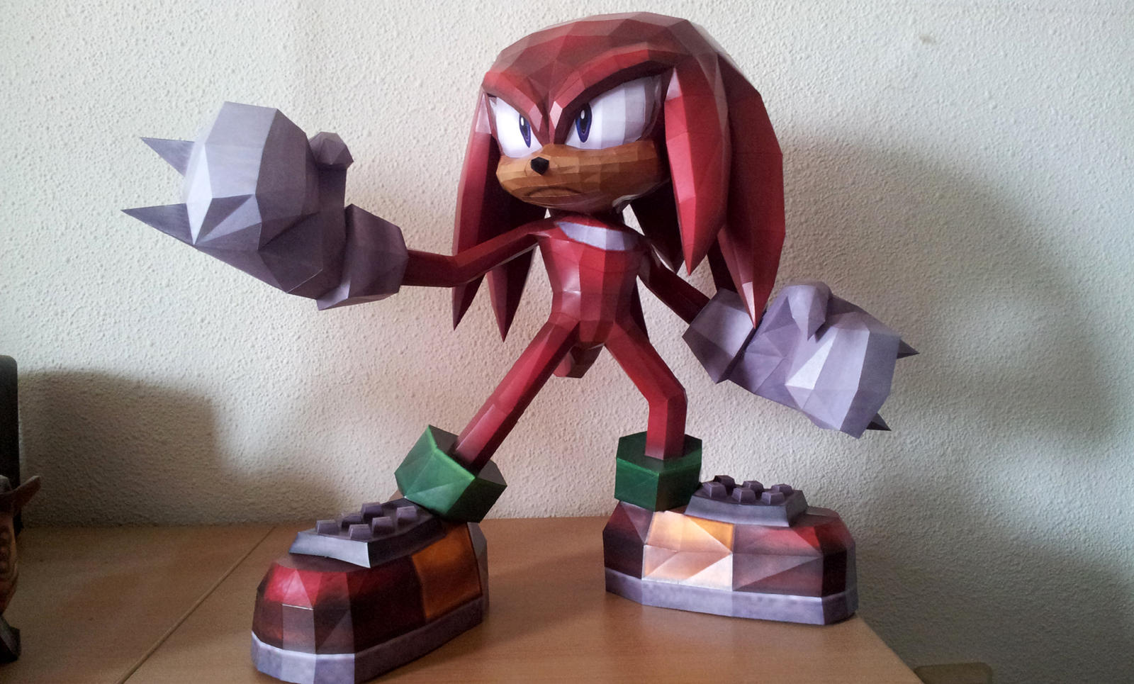 Knuckles the Echidna Paper Model