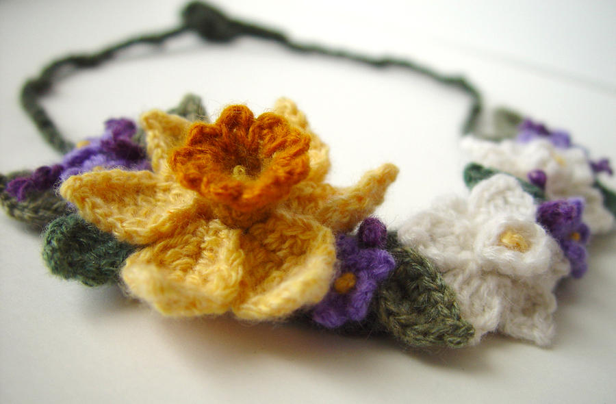 A Lovely Picot Flower Necklace to Crochet - The Beading Gem&apos;s Journal